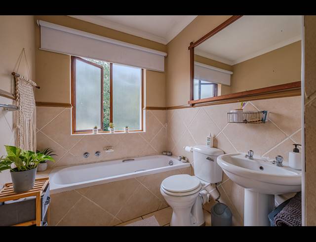 3 BEDROOM APARTMENT FOR SALE IN WAKENSHAW ESTATE